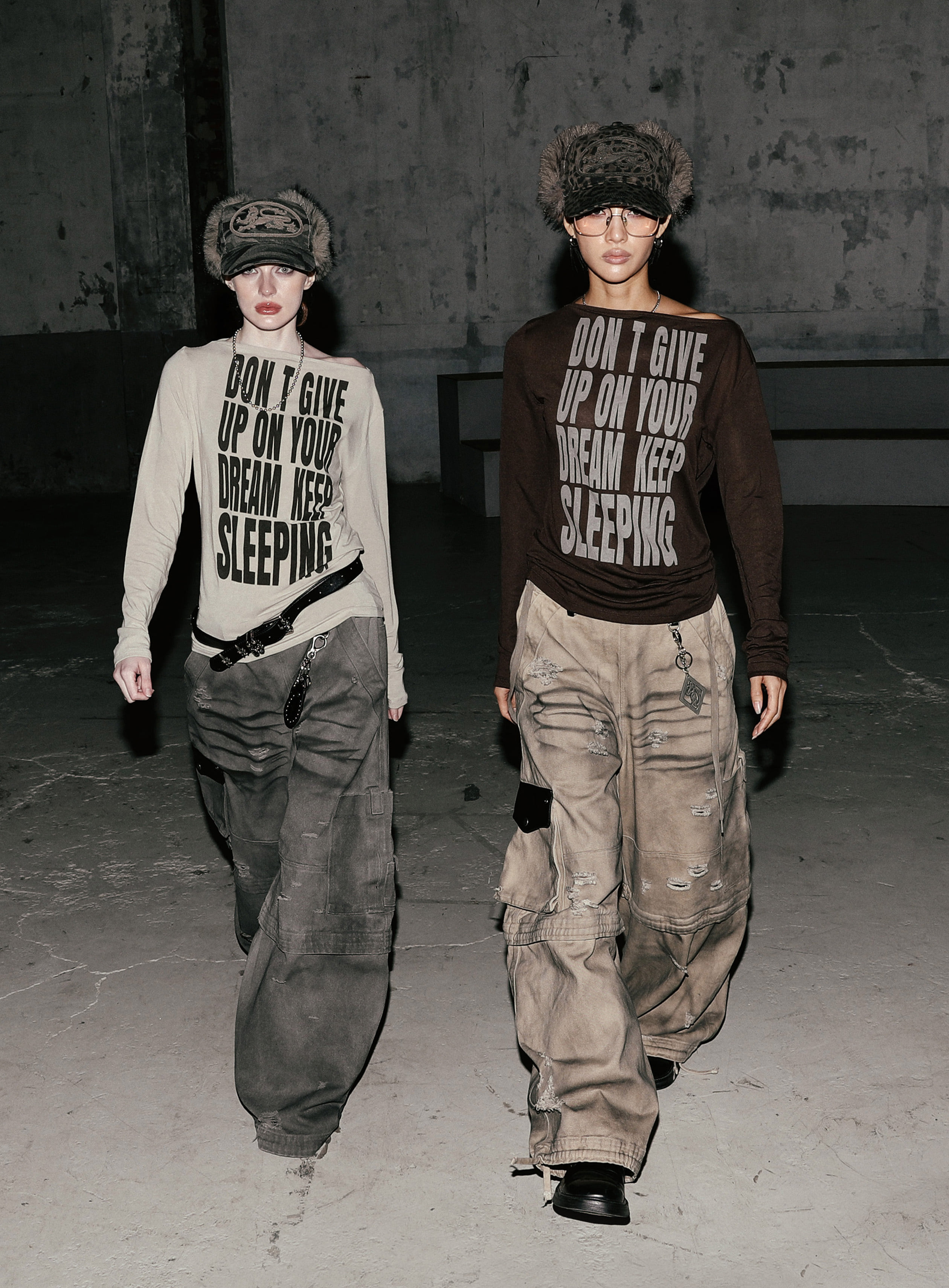 【BADBLOOD】 KEEP SLEEPING BOAT NECK LOOSE FIT T-SHIRT : 4COLORS