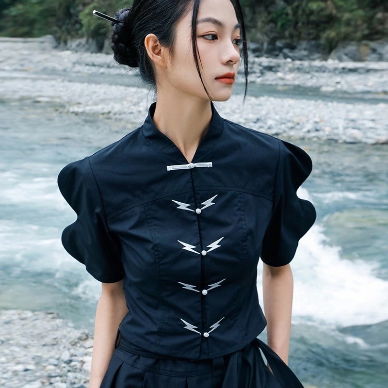 チャイナ風シャツ 夏 ショート丈 黒 波形袖 稲妻刺繍シャツ 中華風トップス レディース パンク系ファッション