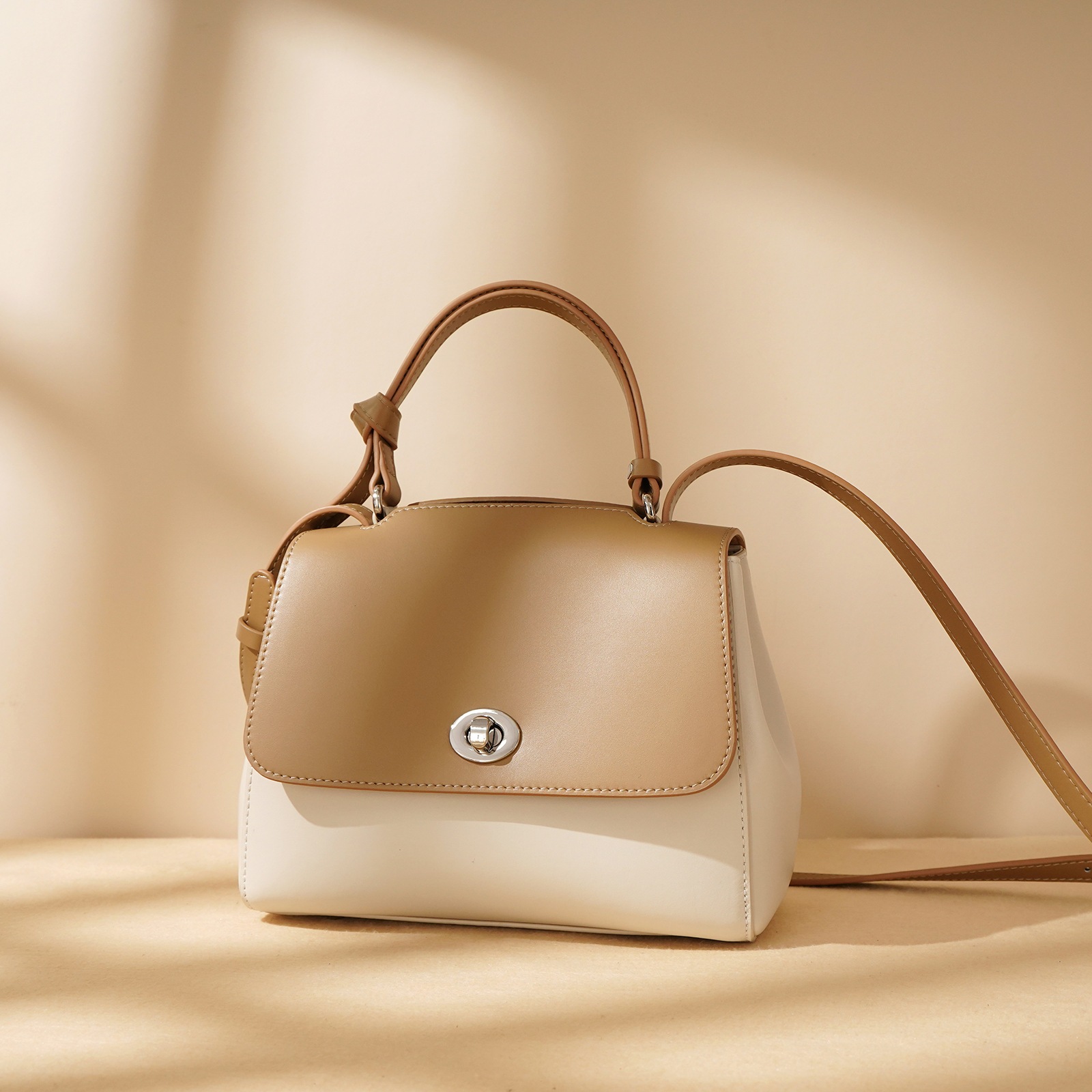 【本革/4カラー /キーホルダーを贈る】トートバッグ マザーズバッグ かばん レディース 大きめ 大容量 ポケット ファスナー付き 軽い シンプル 入学式 受験 旅行 母の日 通学 通勤 誕生日 軽い