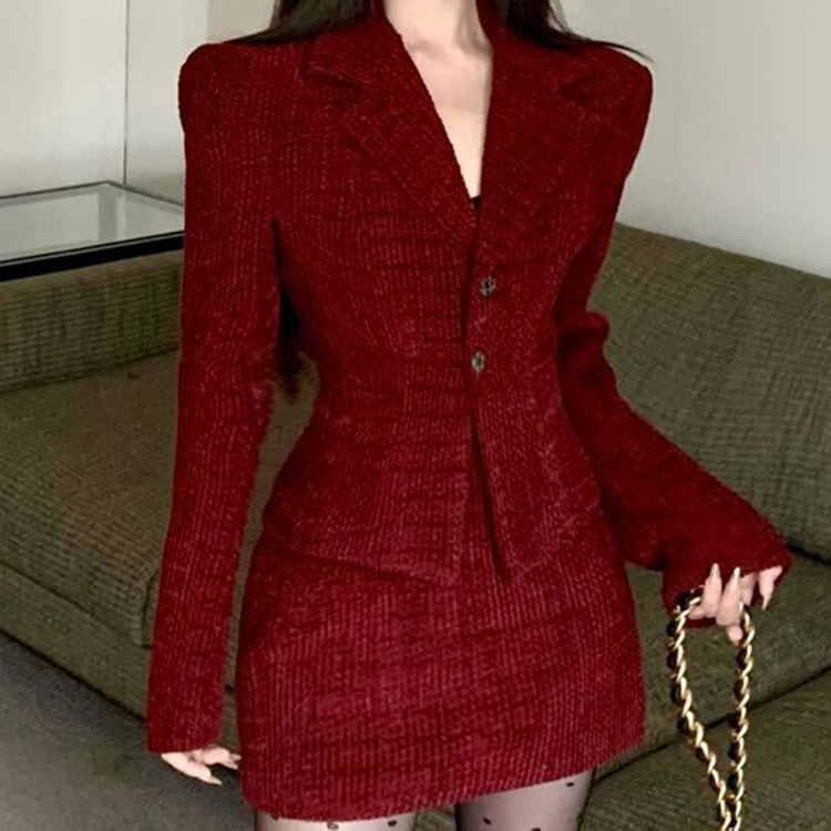 秋冬にぴったりなハイウエストのボディコンミニスカートとピュアで魅惑的なスタイルが特徴のエレガントで洗練されたレディースツーピーススーツ