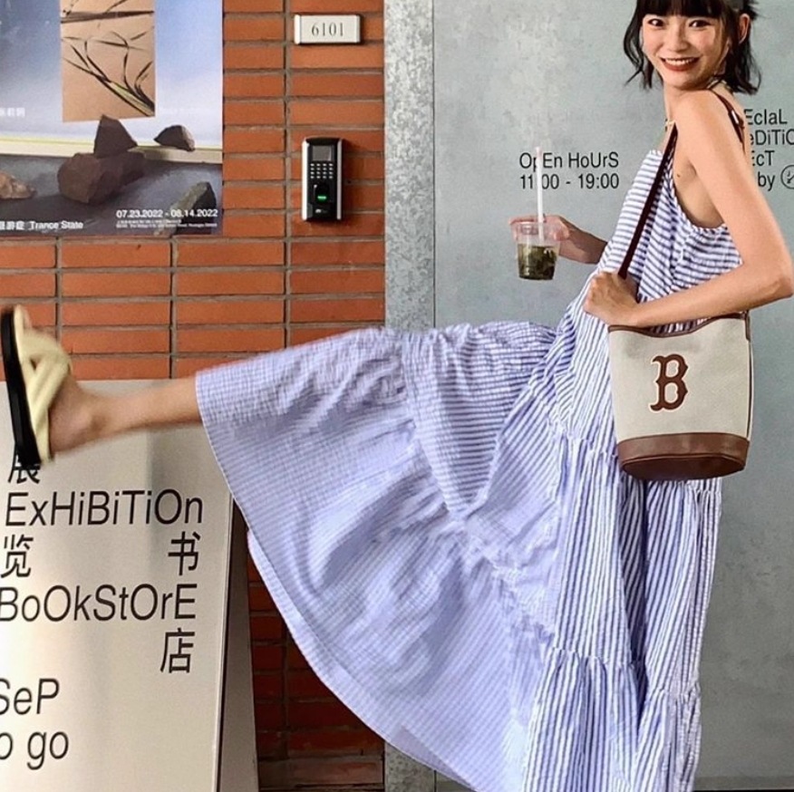 ワンピース フレア ティアード ドレス ロング マキシ 丈長 袖なし キャミソール スクエアネック フレア Aライン Iライン かわいい シンプル カジュアル ラフ ラブリー ナチュラル ストライプ