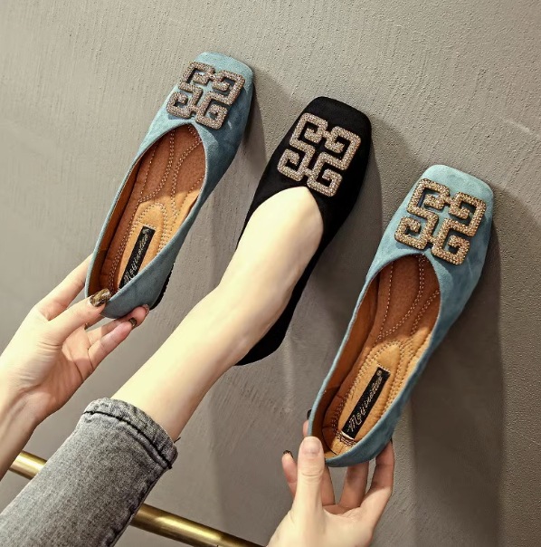 レディース パンプス フラットシューズ ヒールシューズ ローヒール フラット スクエアトゥ バックル ラインストーン ベロア かわいい 大人可愛い きれいめ カジュアル 上品 おしゃれ ラブリー