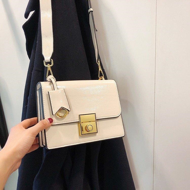 シンプル 鞄 斜め掛け 通販安い バッグ トートバッグ　レディース　ハンドバッグ 新作 バッグ 通学 収納 無地 かばん レディース 大容量 通勤バッグ 肩掛け 5,146円