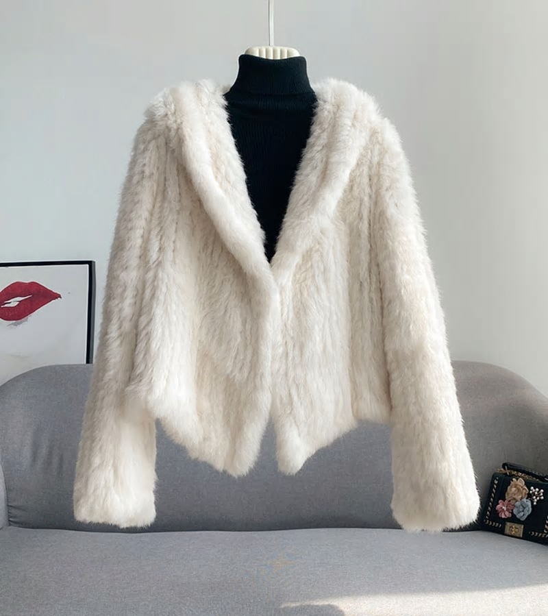 女性のためのウサギの毛皮のコート カスタムのウサギの毛皮のジャケット ファッショナブルな女性の冬の毛