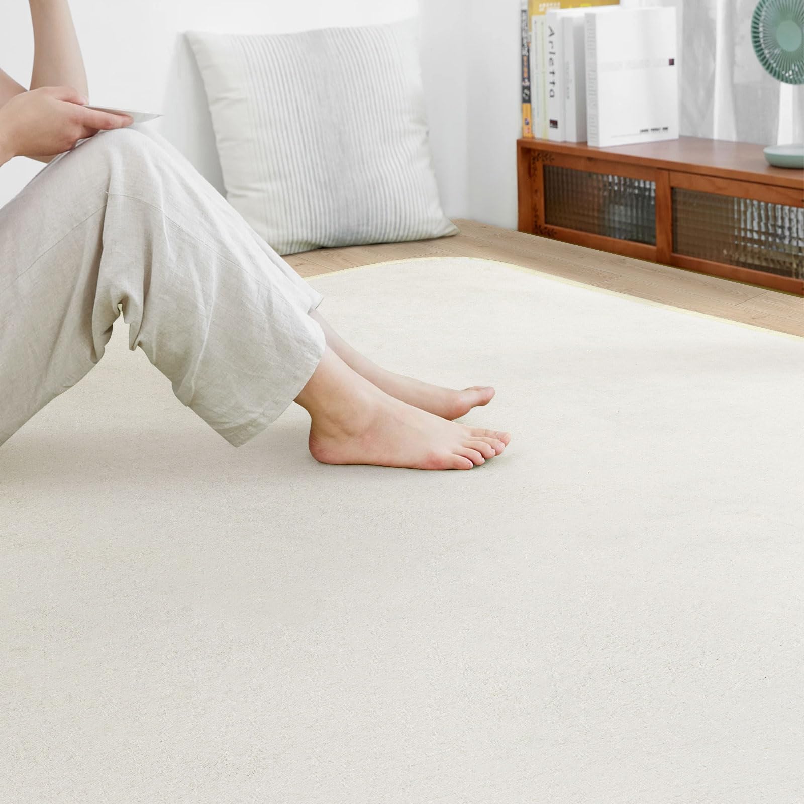 SOMANT ラグ 4畳 カーペット ラグマット 絨毯 滑り止め付き 防音 厚手 防ダニ 防臭 素肌にやさしい 北欧風 おしゃれ 抗菌 床保護 転倒を防ぐ 床暖房対応 ホットカーペット対応 アイボリー