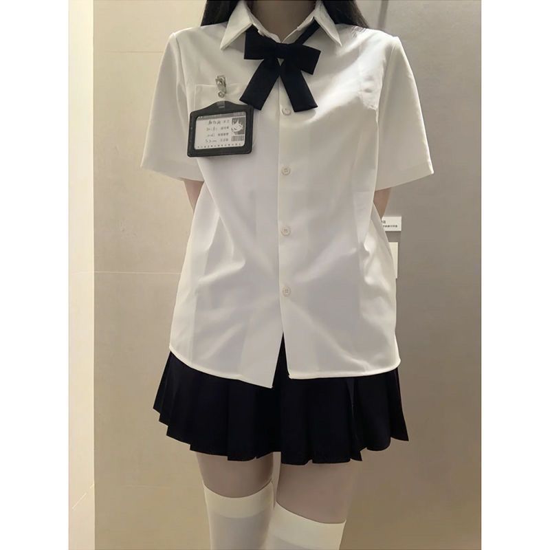 【1つ買うと10つ無料】jkユニフォームシャツの半袖のスリムな見栄えの良い大学スタイルの夏のクラスユニフォームプリーツスカートスーツ