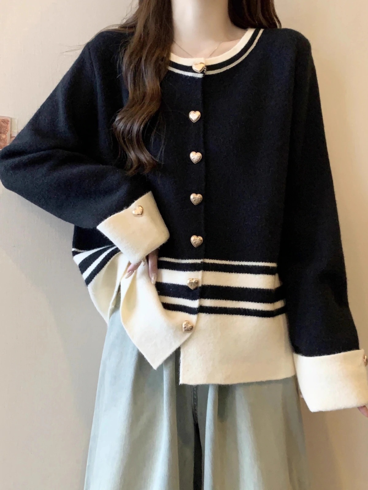 オーバーサイズの秋冬小香風ぶつかり色ストライプ長袖セーター女性太ったMMゆったり痩せた洋風ニットカーディガンコート