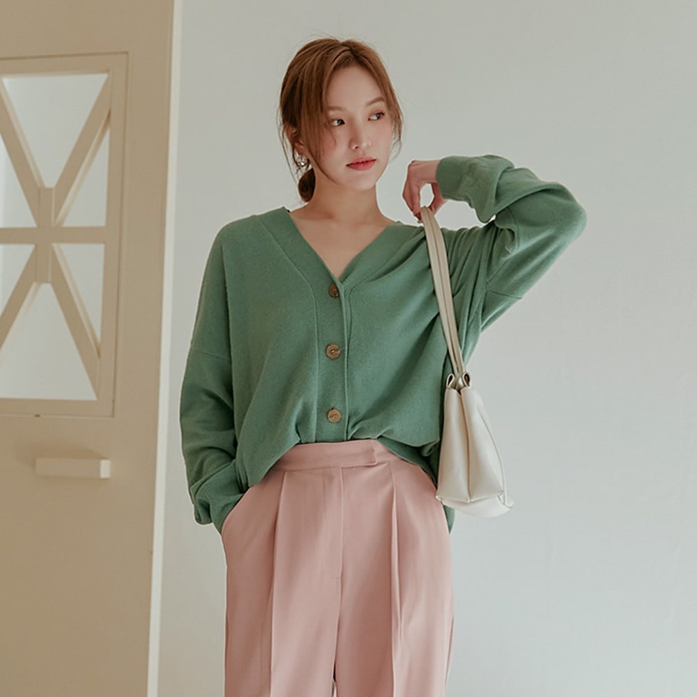 Vネックゆるミドルカーディガン 5,884円