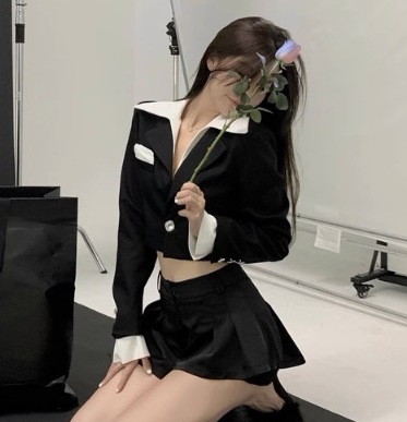 トップス ジャケット ショート丈 スーツジャケット 長袖 前開き ボタン 春秋 スリムフィット Vネック ハイエンド かわいい きれいめ 大人可愛い 上品 おしゃれ 大人女子 学生 通学 個性的