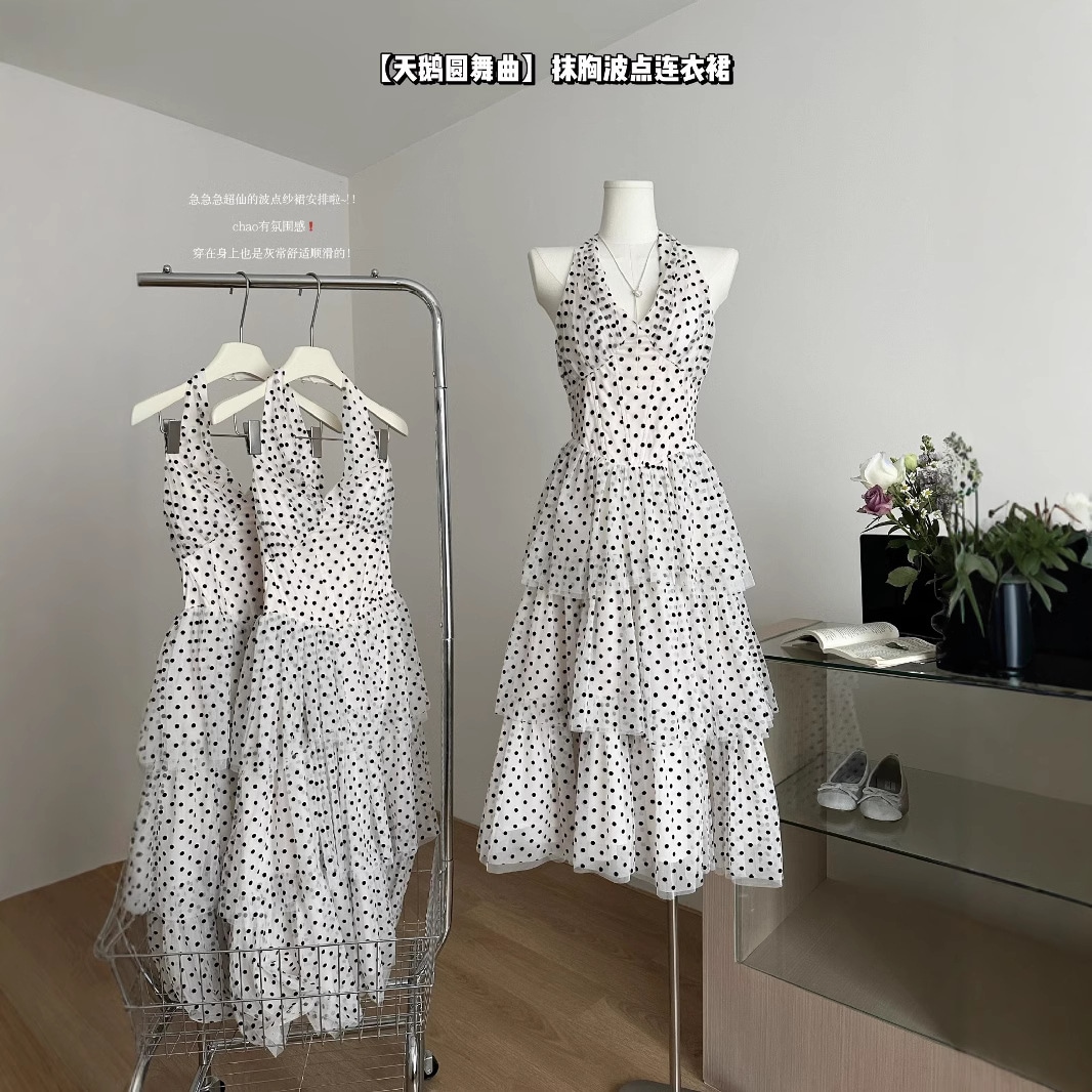 白鳥の円舞曲波点ワンピースリゾート胸拭きスカートロングケーキスカート2025春夏