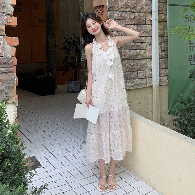 実際のフランスのスーパー妖精ノースリーブネックドレス2024新しいソリッドカラーVネック気質はスパンコールドレスをバラ