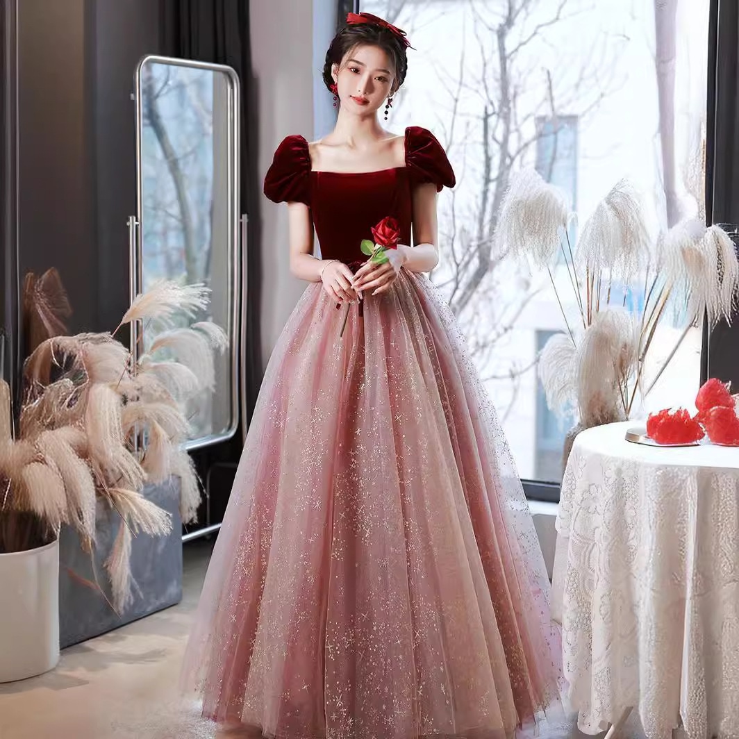 赤いトースティングドレスは2026年生まれの花嫁に適していますまた婚約パーティードレスや美術試験のイブニングドレスとしても着用できます