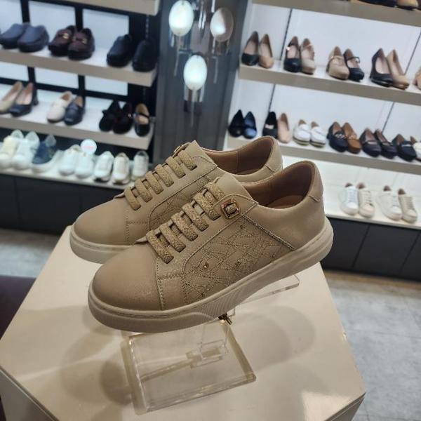 HC10 女性アイボリーキュービックスニーカー LCWS09U71339 (44886146)