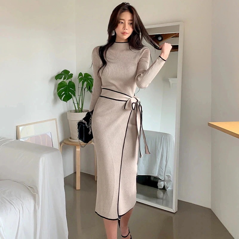 「TK　fashion」ニットワンピース ライン入り ラップ風デザイン ウエストリボン リブニット タイトワンピ ハイネック スリム 細見え ミモレ ロング丈 春 秋 冬 きれいめ デイリー