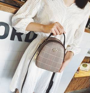 バッグ ミニバッグ ショルダー チェック柄 コンパクト 軽量 軽い ミニサイズ 丸型 ラウンド型 大人 可愛い カジュアル シンプル おしゃれ 無地 レディース 女性 お出かけ デート 女子会