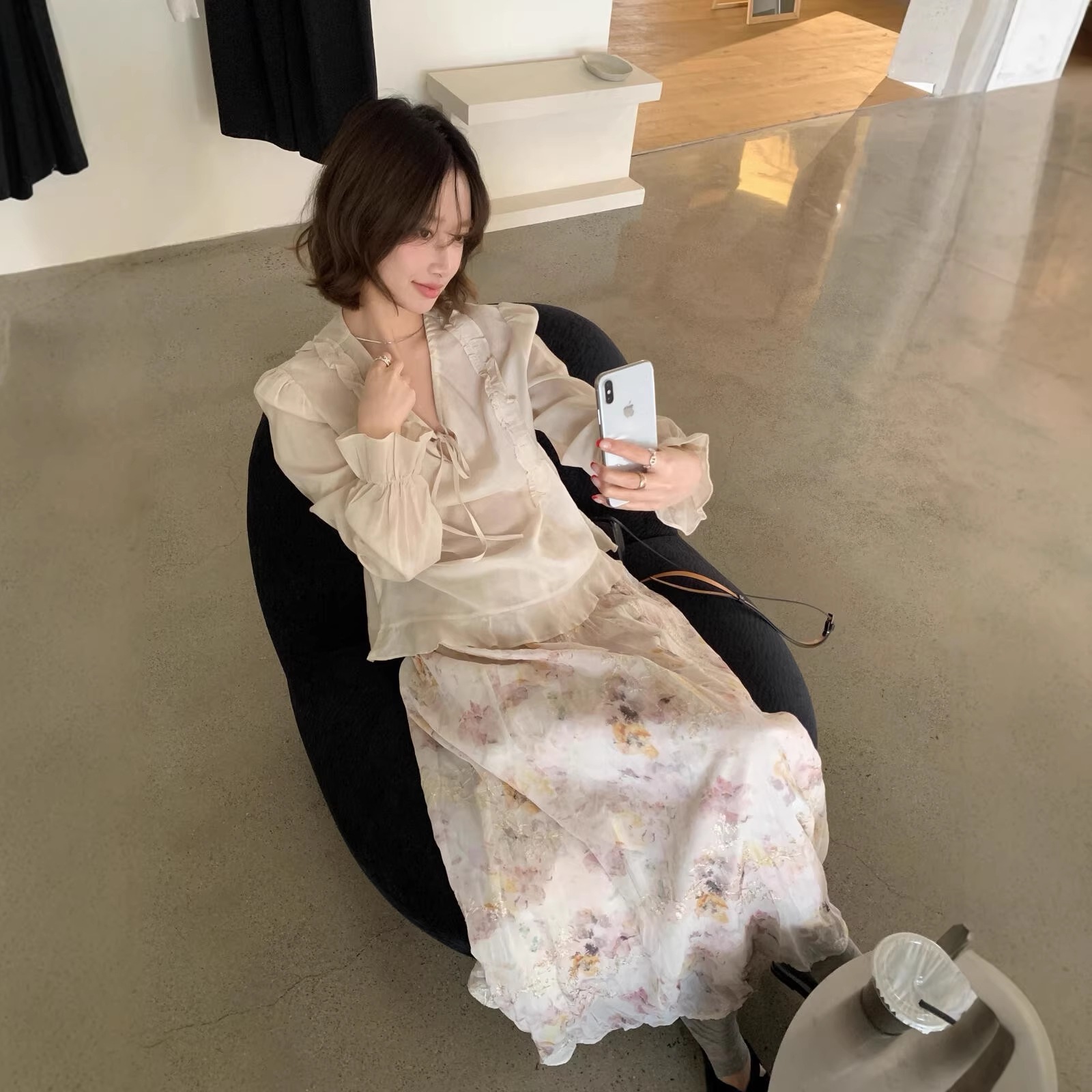 2026春夏おしゃれリラックス万能スリムファンガスタイvネック長袖シャツr80926