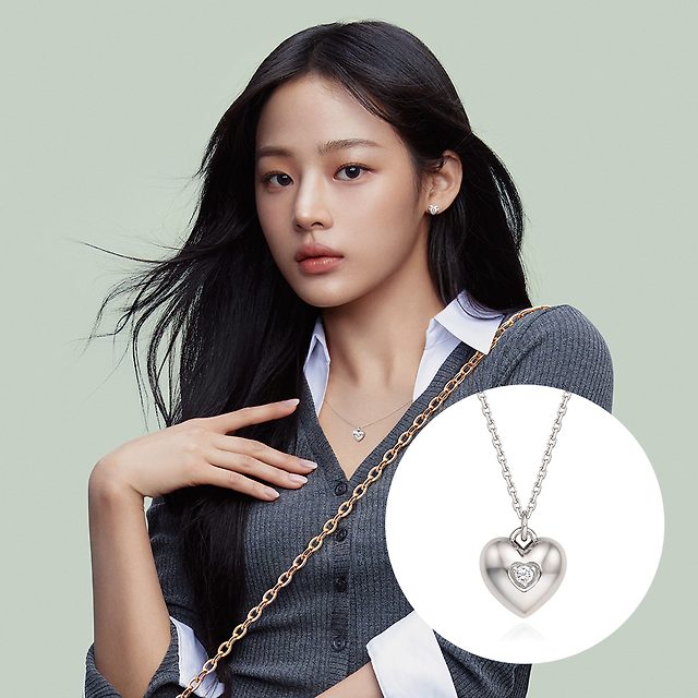 [単独+ニュージーンズ着用] ぽっちゃりハートネックレス SC24C04E