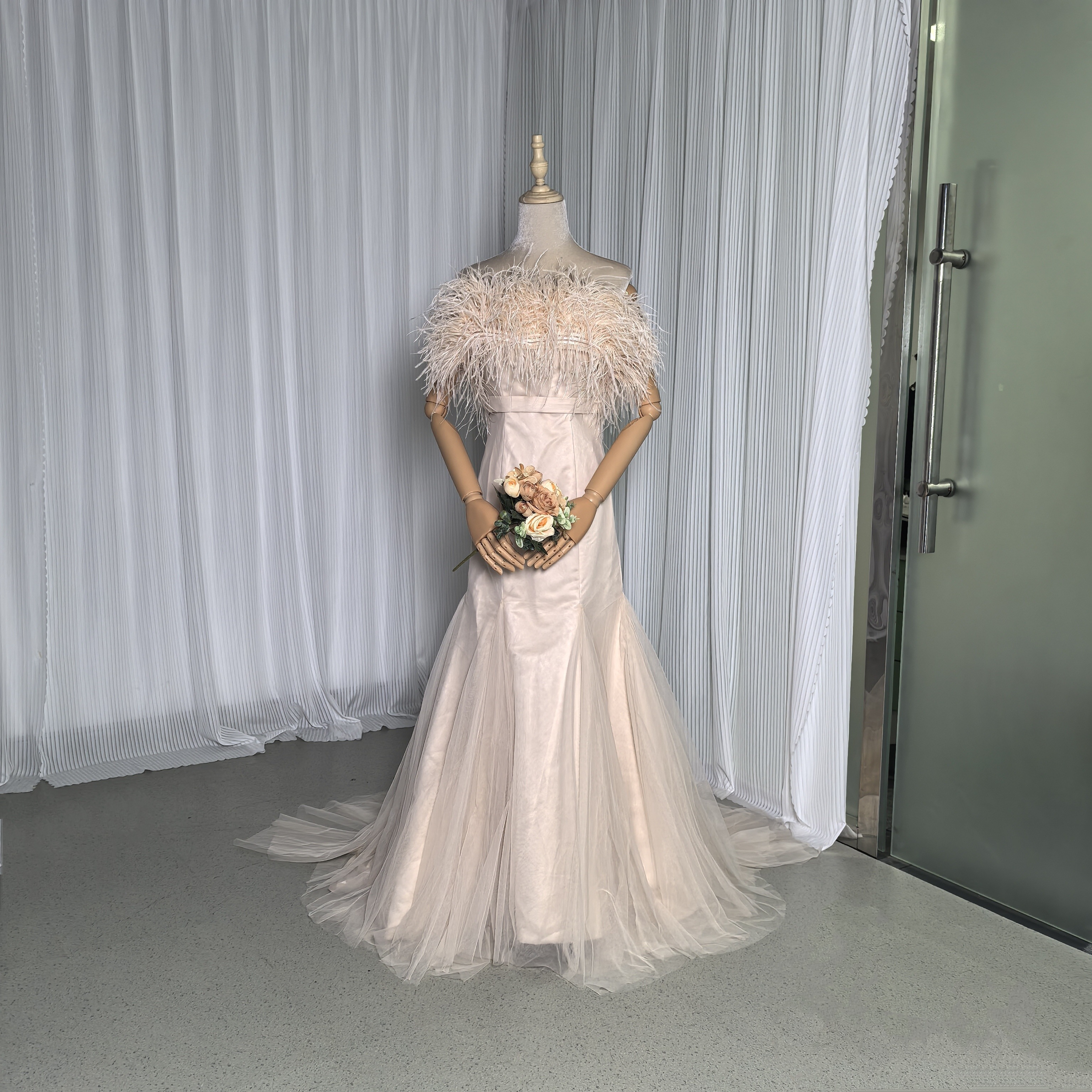 フランス風 カラードレス オフショルダー 細見えシルエット フェザードレス デザイン感 花嫁 前撮り