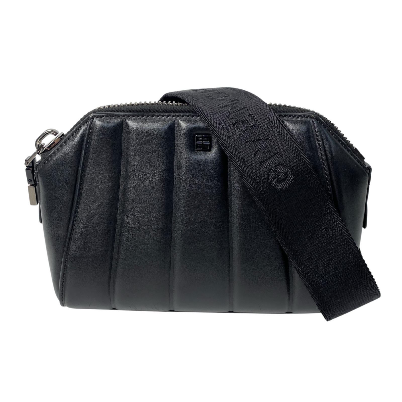 ジバンシィ GIVENCHY アンティゴナU ショルダーバッグ ボディバッグ レザー ブラック 斜めがけ クロスボディ メンズ