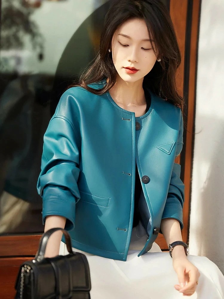 希少アイテム【2025新作】レディース フェイクレザージャケット ショート丈 ノーカラー シンプルデザイン グリーン/ブラウン ドライクリーニング対応 秋冬 カジュアル おしゃれ アウター 【X&W】 10,927円