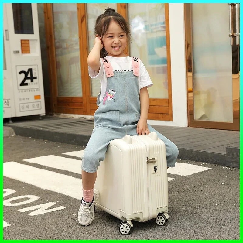 キッズ服 で話題のキッズキャリー！海外でも大流行！子供乗れる多機能スーツケース子連れ旅行が快適になる1個で3役こなすお役立ちキャリー ミニ 新作 バッグ 女の子 子供服 機内持込可バッグキャリーバッグ