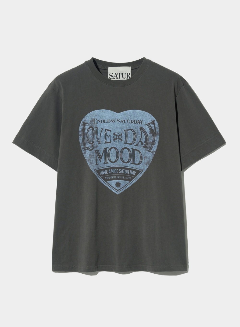 【SATUR】 SATURDAY RETRO MOOD GRAPHIC T-SHIRTS : CHARCOAL BLUE