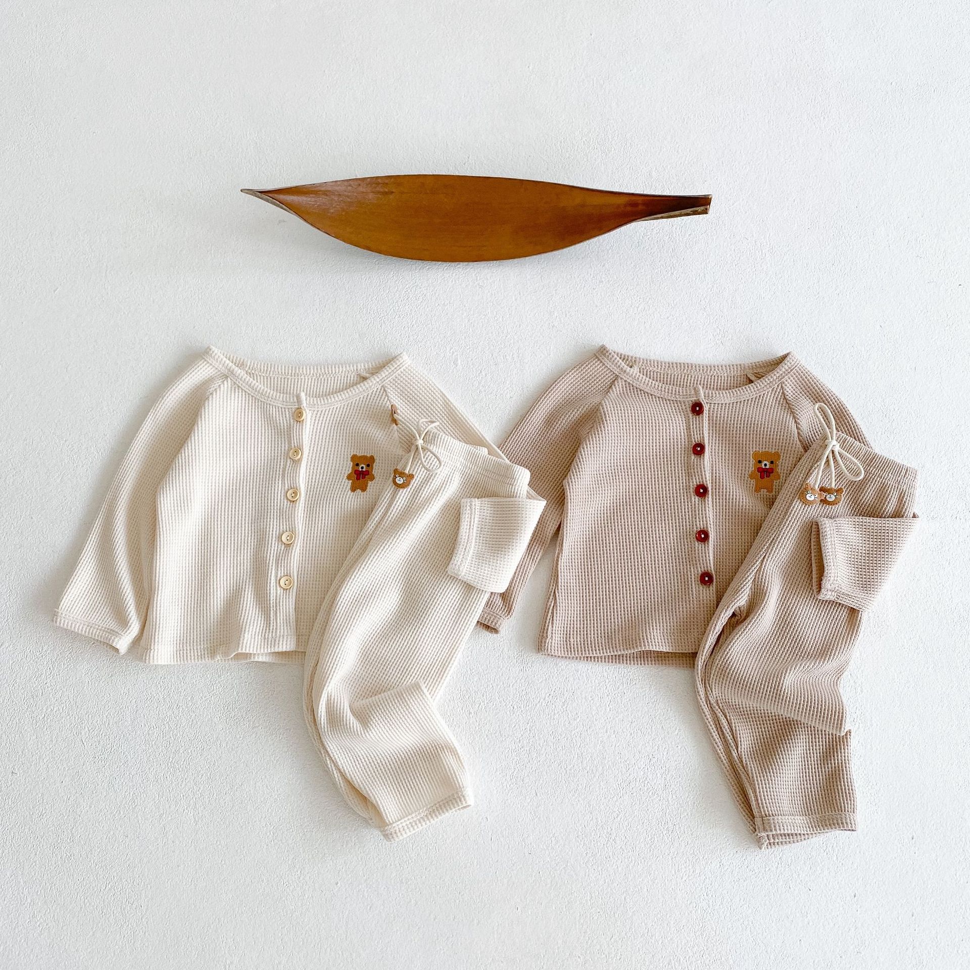 激安大特価 買収 2021年春と秋の子供の男女の赤ちゃんの刺繍のカーディガンの上着+ズボンの2つのセット