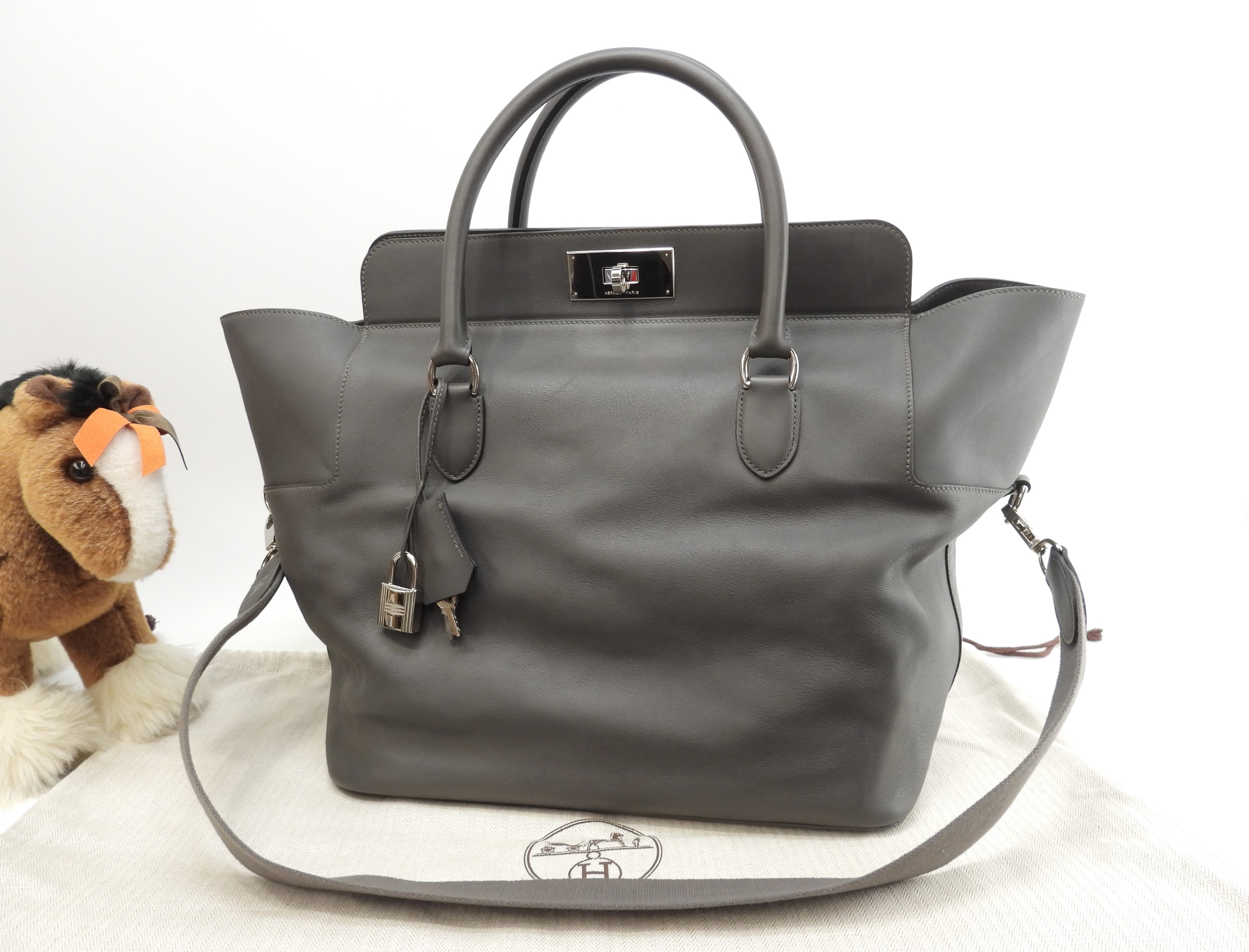 ツールボックス33 スイフトレザー グラファイトメンズ ストラップ付トートバッグ@T