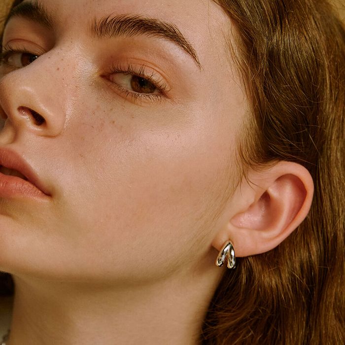 V hoop earring 2色 おしゃれ ピアス 韓国芸能人着用 韓国ファッション