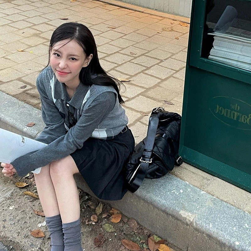 2024韓国東大門秋の新しいファッションデザインセンスニッチ気質POLOカラーカジュアルジャンパーニットウェア