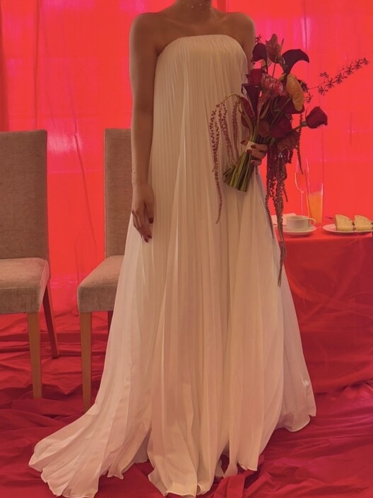 実例写真！パーティードレス オフホワイト ベアトップ ワンピース ふわふわ ファスナー 二次会