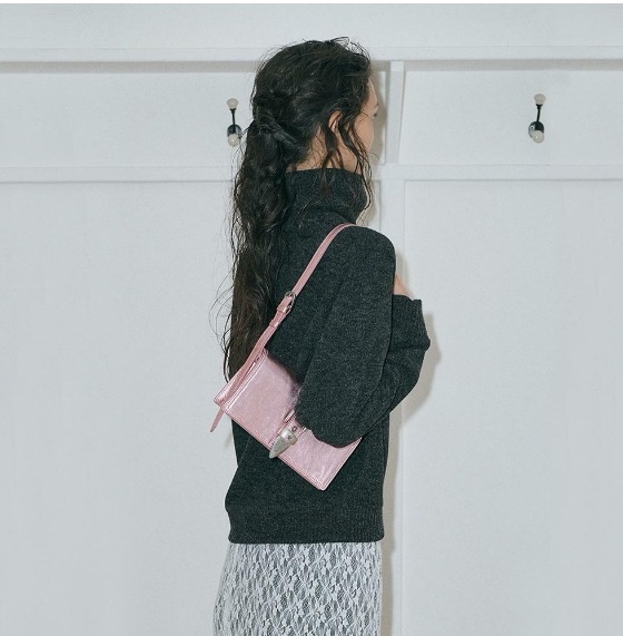 【MARGESHERWOOD】 BELTED FLAP : METALLIC PINK FOILED PLAIN