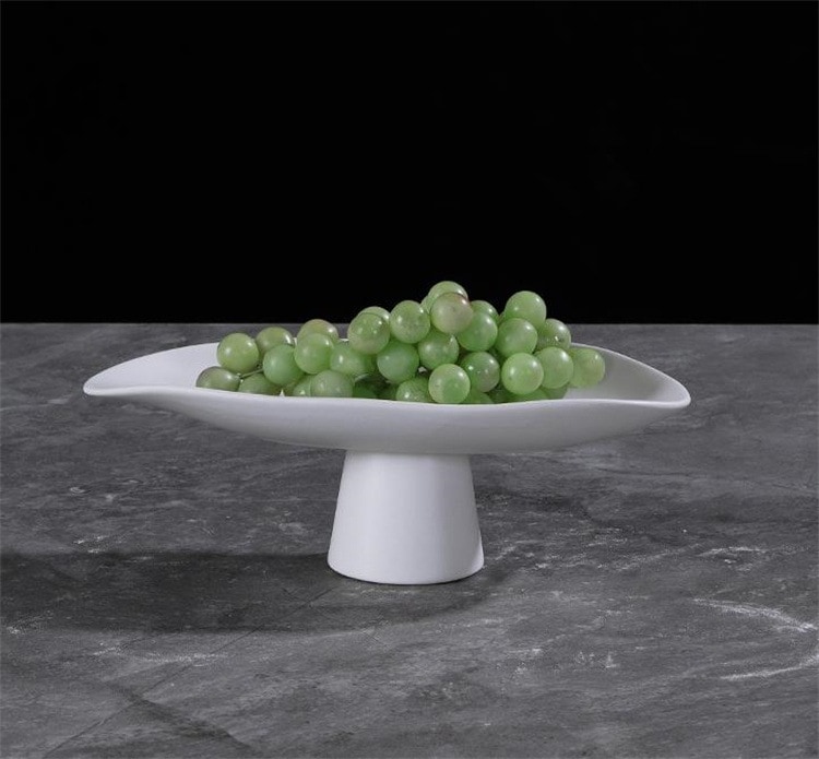 INSスタイル セラミック皿 現代 果物皿 ソフト モデルルームアクセサリー シンプル 高脚皿 家庭 玄関 工芸 パーティー 美観