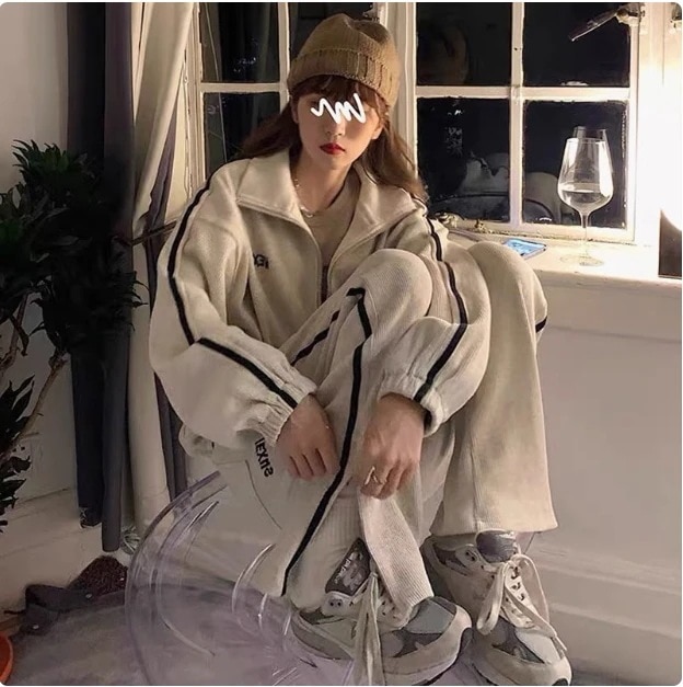 2024 春秋 2点セット トップス お出かけ 羽織り ショート丈 セットアップ フルラウンドヘム ルーズ サイド ボトムス ストレート系冬 ゆったり サイズワイドシルエット リラックストラック