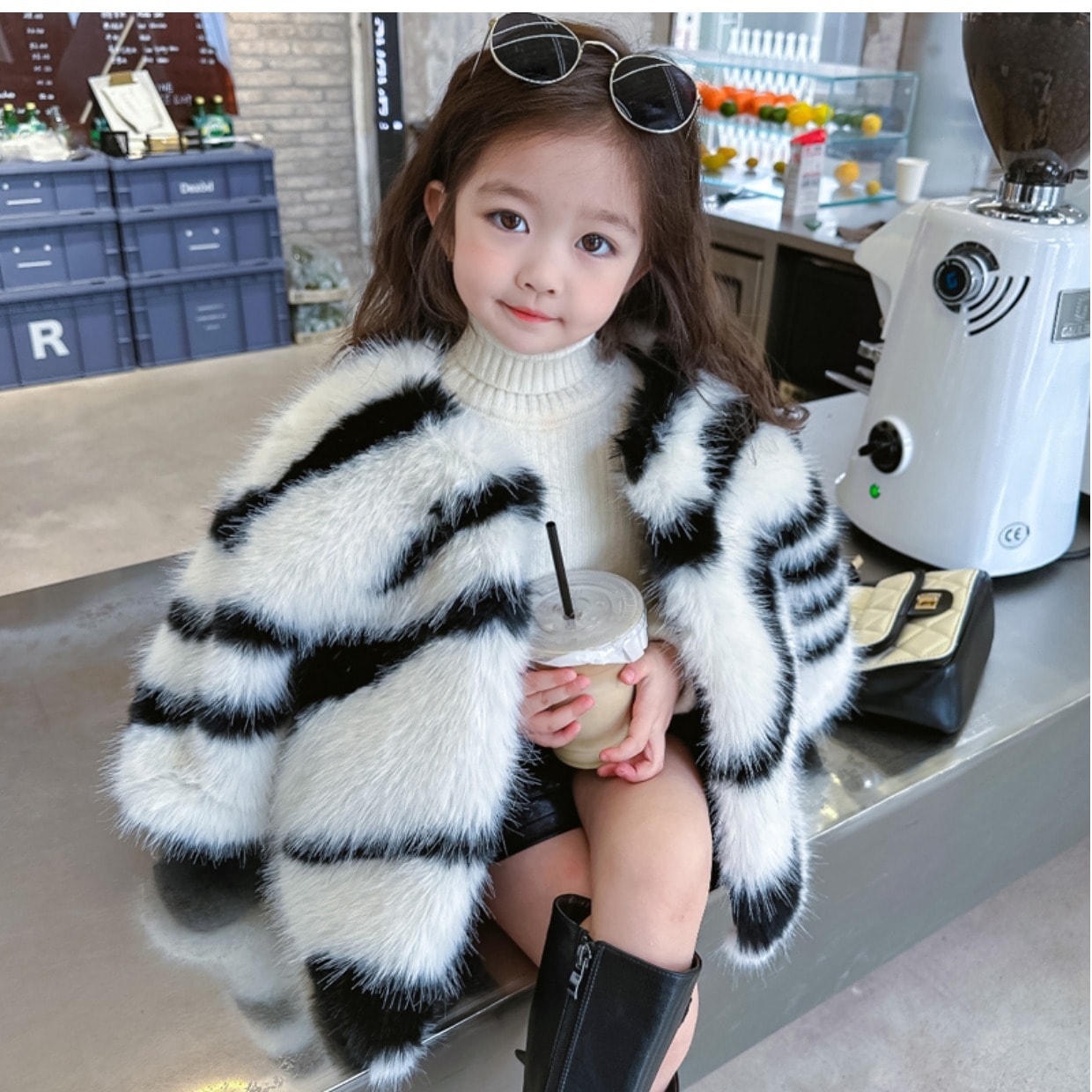 ゼブラ柄ファーコート. キッズコート. エコファー ファーコート. ファー コート ジャケット アウター 冬 子供服 D187