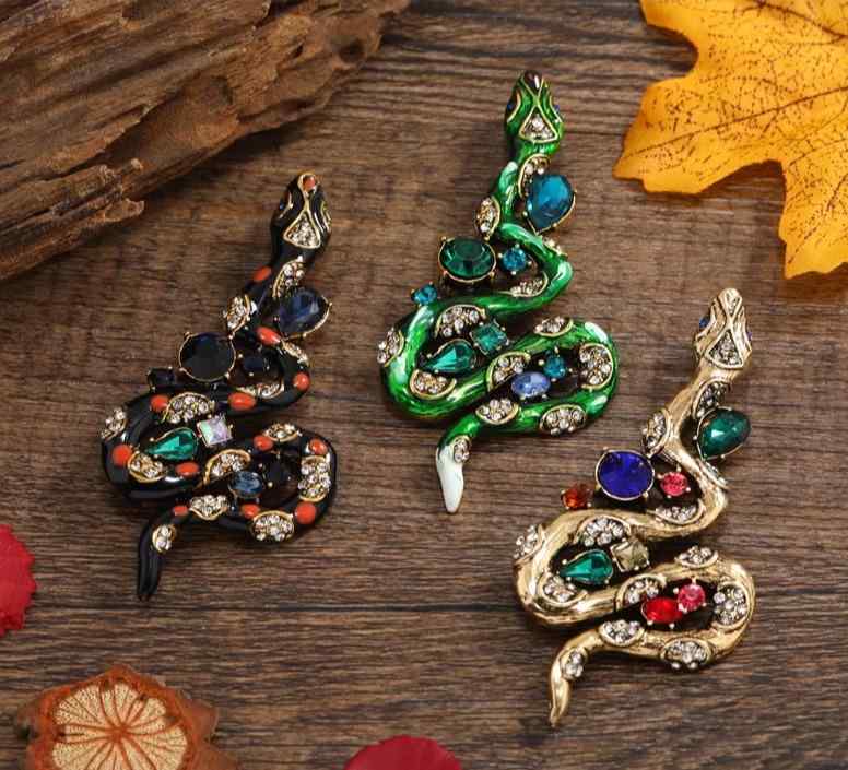 巳年 ブローチ スネーク メンズ レディース スーツ アクセサリー おしゃれ ユニーク キラキラ ヘビ型 フォーマル カジュアル レトロ エナメル 蛇 干支 コート ジャケット ピン