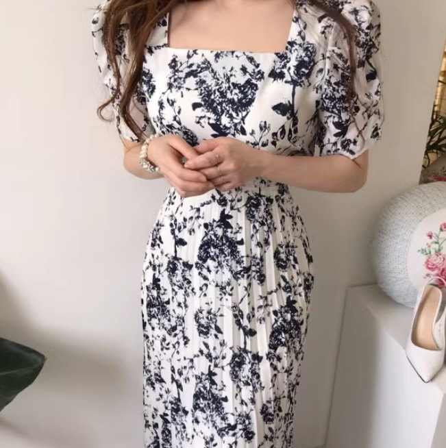 ワンピース デート モテアイテム フレアワンピース 花柄 シフォン デコルテライン 大人可愛い きれいめ 上品 おしゃれ かっこいい 大人可愛い ラブリー キュート ガーリー クール モード系