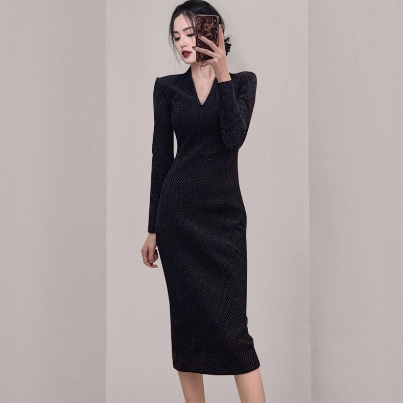 ワンピース 膝下 ミモレ ミモレ丈 袖あり 長袖 Vネック スリム タイト 細身 ベロア きれいめ おしゃれ お洒落 かっこいい クール モード系 セクシー エレガント モダン 主役級 存在感