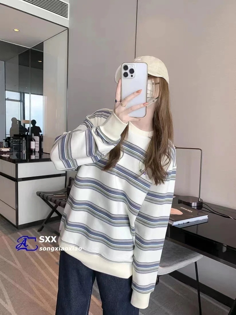 縞模様のレトロな多目的な丸首のスエットシャツニッチデザインのルーズな男性と女性のカップルのトップス女性