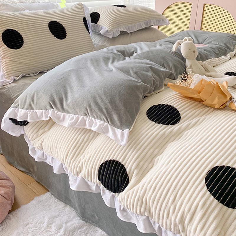 【送料無料】4ピースフランネル黒と白の水玉模様のベッドカバーベッドシーツ/キルトカバー布団カバー/ベッドの裏地