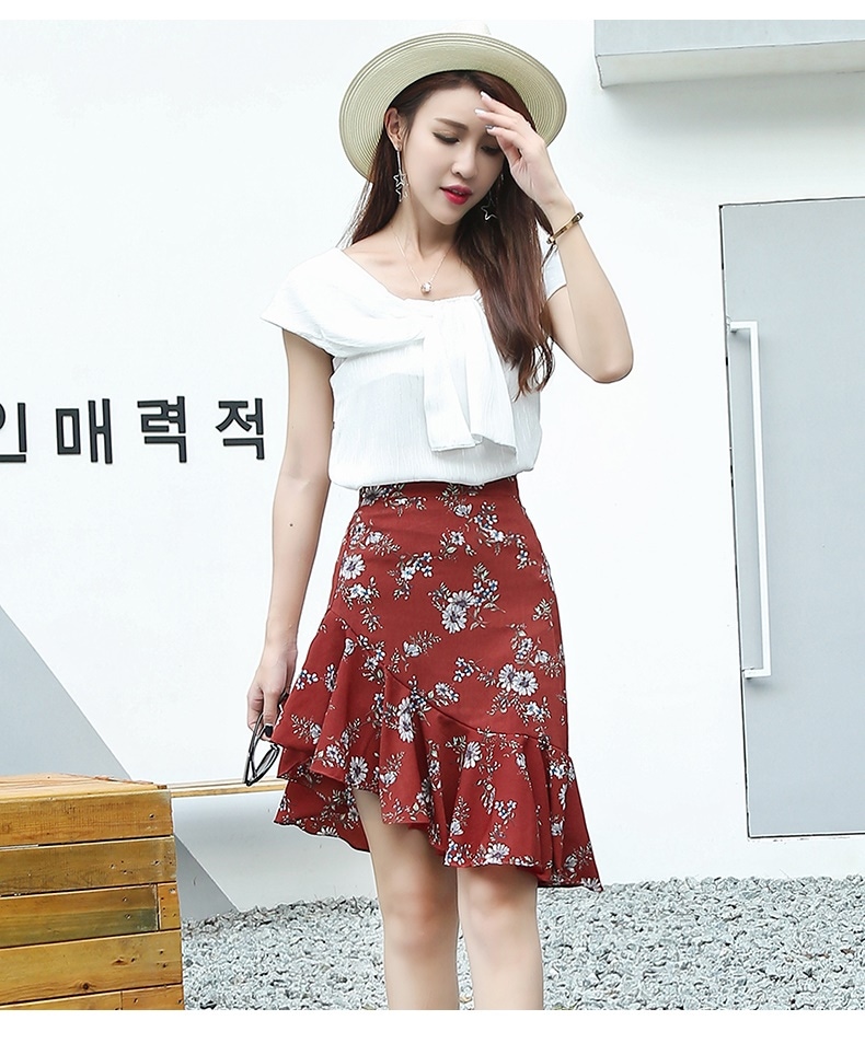 3069.フリルの形がかわいい 花柄膝丈スカート（レッド）