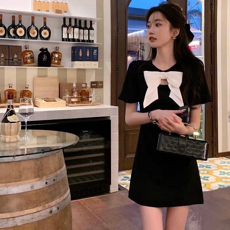 ワンピース 韓国風 オルチャン 蝶結び リボン 穴あき フレアワンピ 袖あり 半袖 フレアスリーブ ミニスカート ウエストマーク スリム タイト 細身 ストレート Aライン 大人可愛い きれい