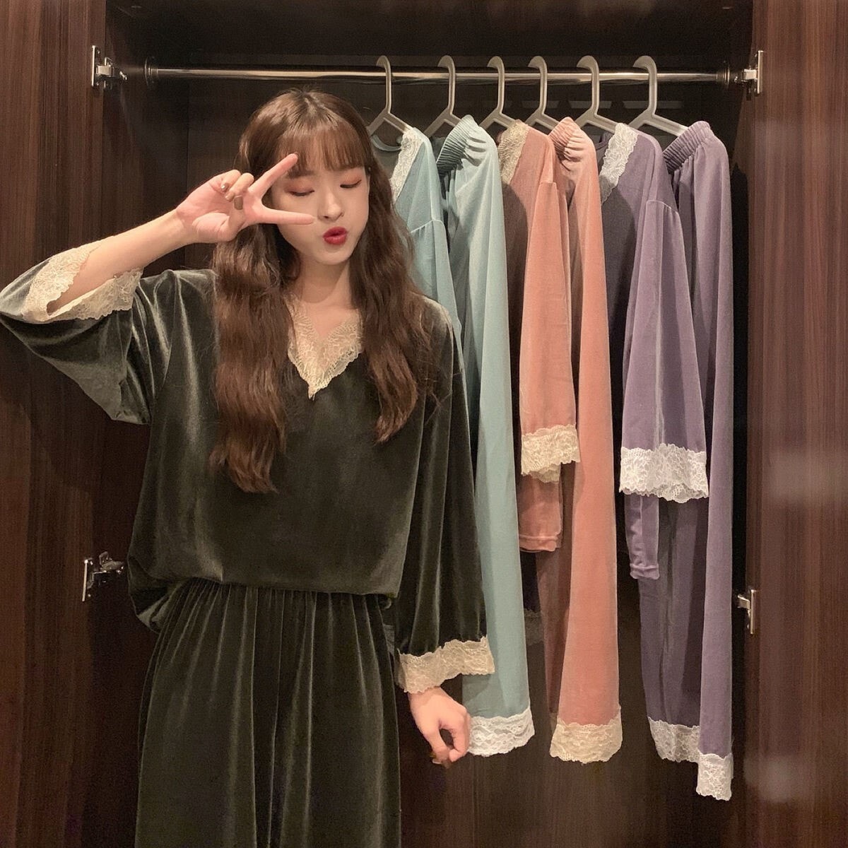 トップス ボトムス パンツ ルームウェア パジャマ プルオーバー ワイドパンツ 袖あり 長袖 ボリューム袖 Vネック ワイド レース ウエストゴム 上下セット 2点セット ツーピース かわいい
