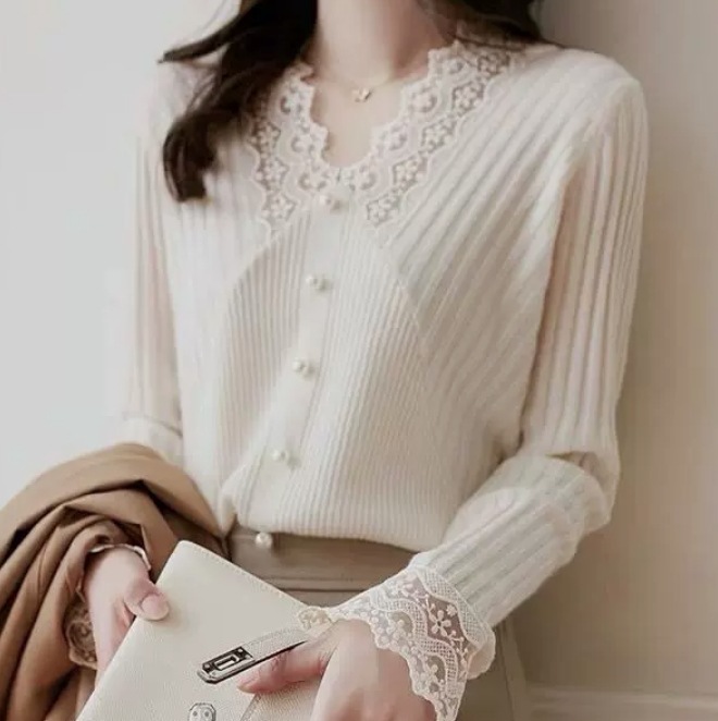 トップス デート カットソー ニットソー セーター 袖あり 長袖 Vネック レース かわいい 大人可愛い きれいめ 大人 上品 お洒落 主役級 存在感 春 秋 冬 個性的 ホワイト ブラック