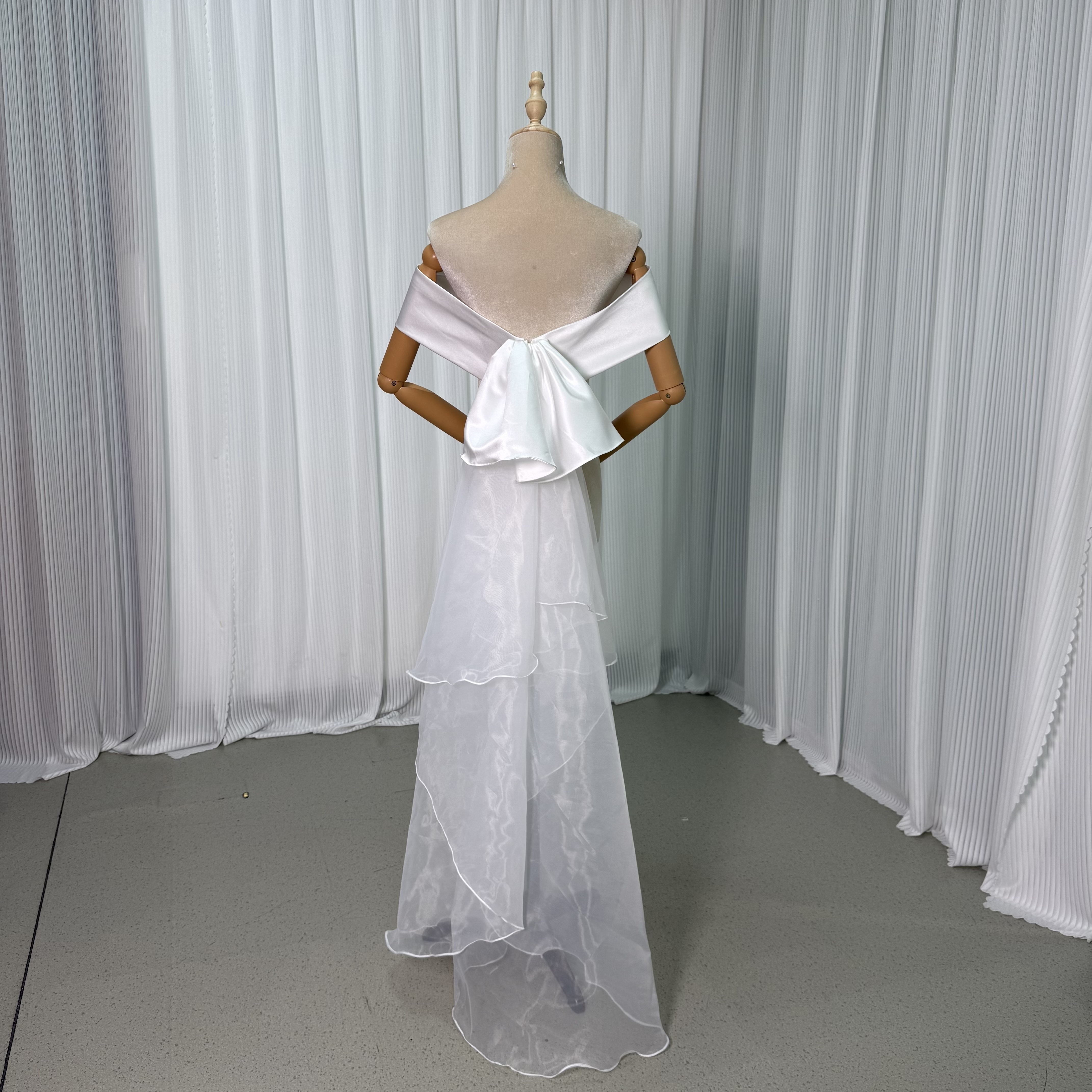 取り外しオフショルダー 光沢サテン オーガンジー ラッフルフリル 花嫁/ウェディングドレス