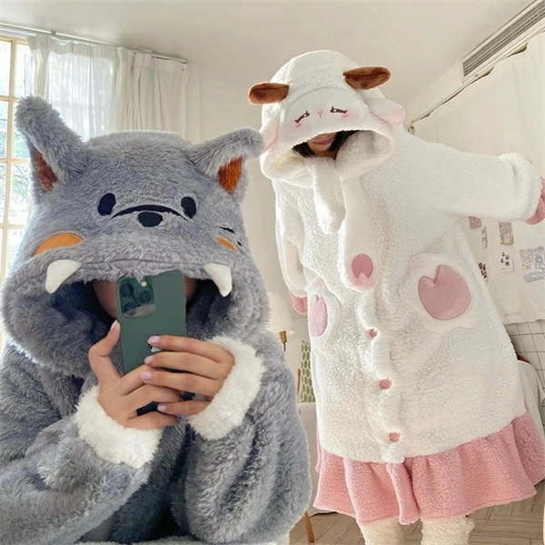 ルームウェア もこもこ パジャマ 羊 狼 冬 長袖 ナイトガウン 着る毛布 前開き フード付き 寝巻き 部屋着 暖かい あったか 着ぐるみ モコモコ 大人用 ふわふわ 動物 レディース 女性用 ガウン