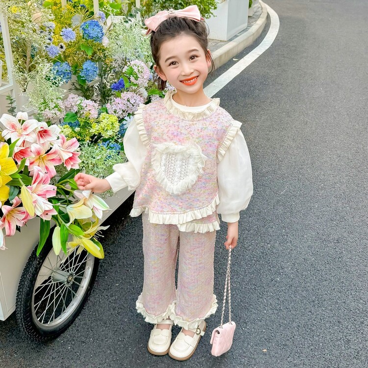 女の子スーツ秋服 2024 新しいインターネット 人の女の赤ちゃんファッショナブルな西洋子供服子供の秋服 3 点セット