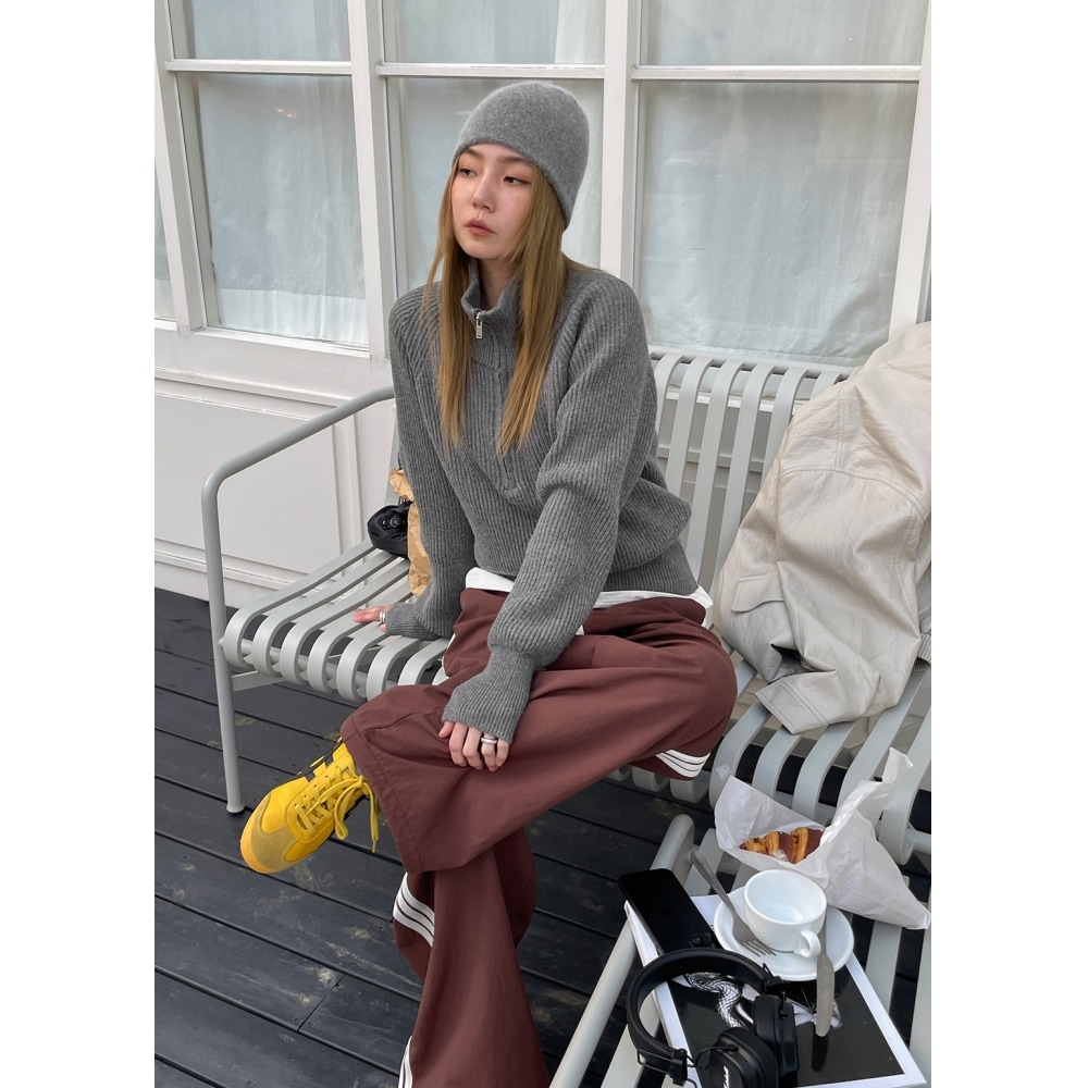 ブラックアップジュバソフトアンゴラニットショートビーニー (40% ウール)