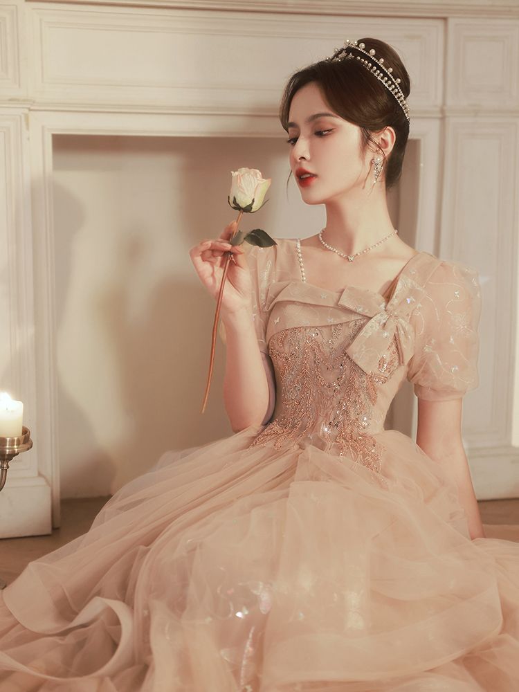 女性用イブニングドレス2025宴会気質シャンパンカラースクエアネックアートテストスカート