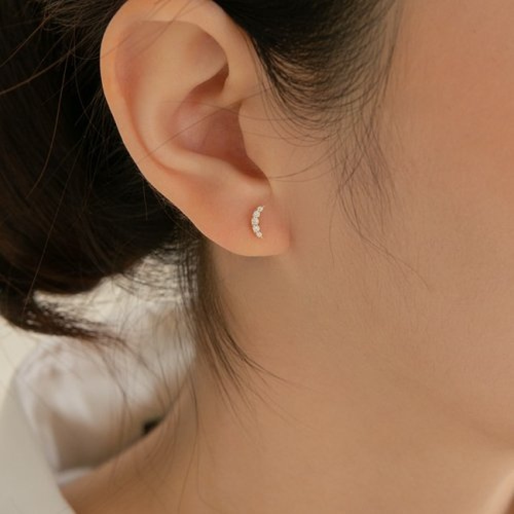 LUNNE 14k クレセントムーンキューピアス (14K ゴールド) (バーの太さ 1mm) #PIB15
